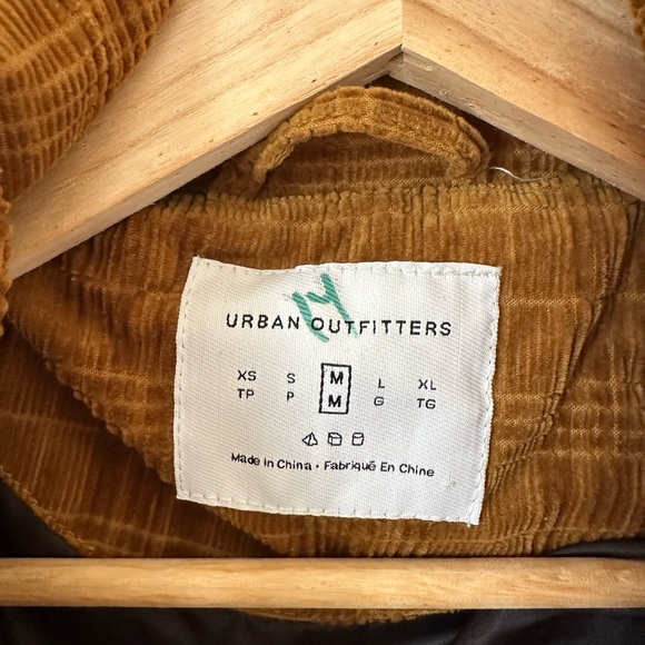 UO Debossed Corduroy Puffer Jacket - Picture 4 of 4